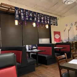 Poki Ramen & Sushi - Dining area