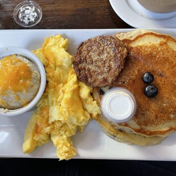The Bee & the Biscuit - Big Farm Truck - Breakfast & Brunch Near Me - Virginia Beach, Virginia
