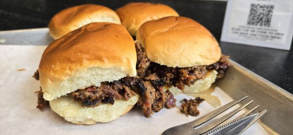 Une Année | Hubbard's Cave Brewery & Barbecue by null