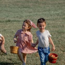 Apple of My Eye Farm & Orchard - Running out that energy!