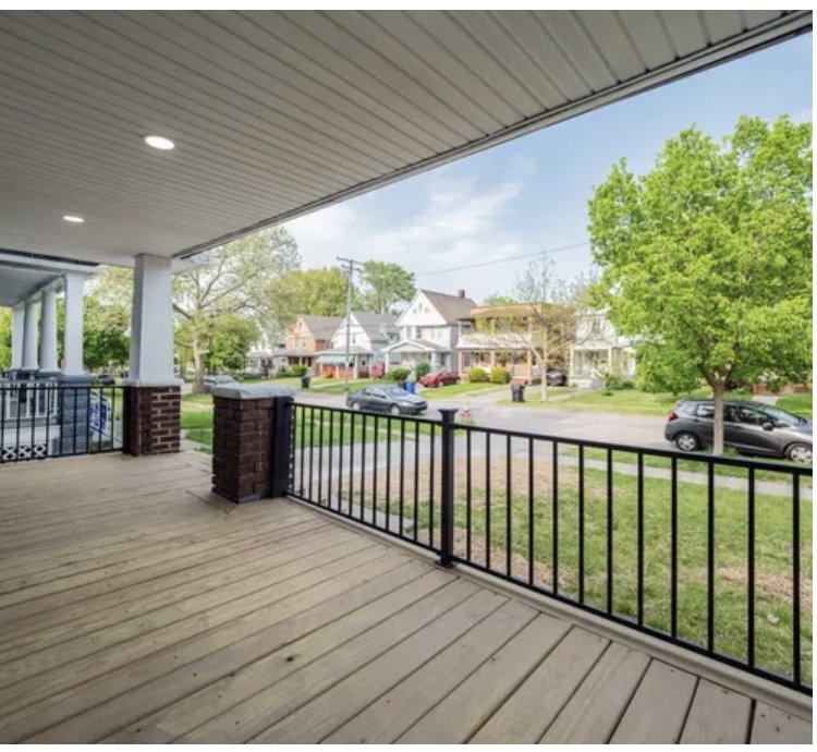 Slide of Macgyver Handyman Service