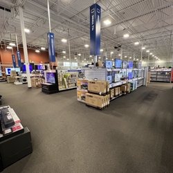 Best Buy Tualatin - This best buy is so clean and organized