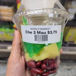 World Market - Chè ba màu (bean-based dessert)