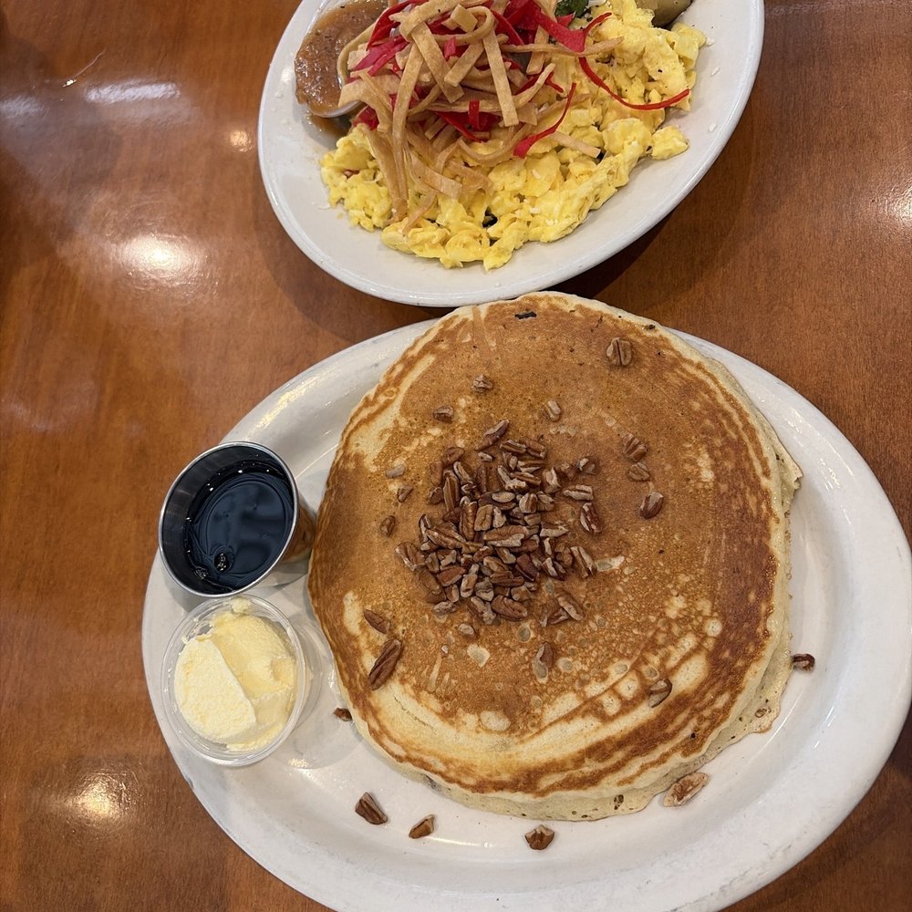 Waterloo Ice House Southpark Meadows - Fiesta scramble and cinnamon pecan pancake - American Near Me - Austin, Texas