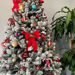 Anne's Wax Spa - Festive lobby.