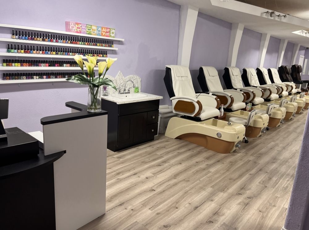 Gridley Nails & Spa Logo