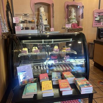 Nadia Cakes TEST - Bakeries Near Me - Palmdale, California