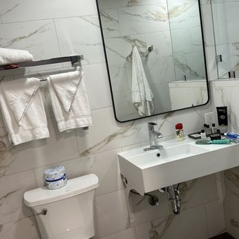 White Caps Motel - Such a nice bathroom! - Hotels Near Me - Ventura, California White Caps Motel - Such a nice bathroom! - Hotels Near Me - Ventura, California