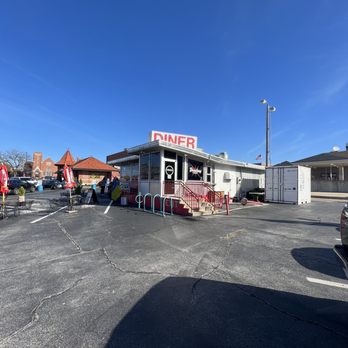 Broadway Diner - Exterior - Diners Near Me - Columbia, Missouri Broadway Diner - Exterior - Diners Near Me - Columbia, Missouri