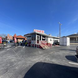 Broadway Diner - Exterior