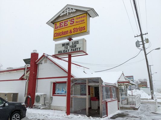 Lee's Famous Recipe Chicken PLYMOUTH MICHIGAN by null