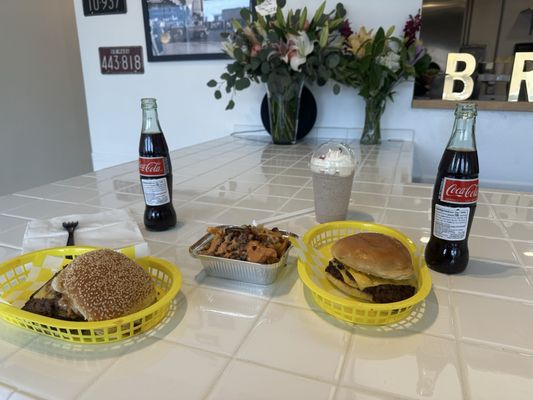 Yeanie's Burgers and Social by null