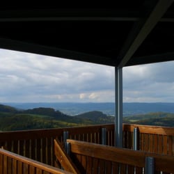 Rimberg am Lahn-Radwanderweg - Oben auf dem  Rimbergturm, man guckt über die Hügel Richtung Lahntal