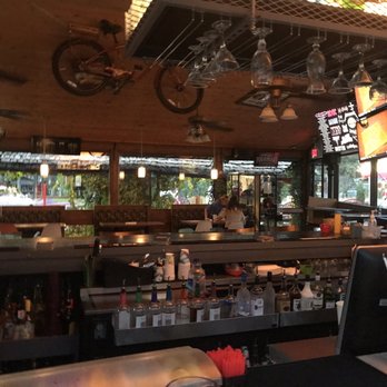 Long Wongs - Outdoor dining area. - Chicken Wings Near Me - Lakeside, Arizona