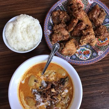 Eem - Massaman curry with lamb and cauliflower - Cocktail Bars Near Me - Portland, Oregon Eem - Massaman curry with lamb and cauliflower - Cocktail Bars Near Me - Portland, Oregon