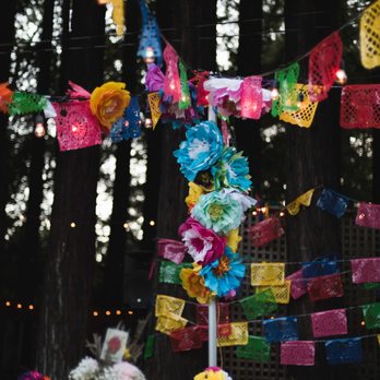 Danzante Events - Our friends and family made hundreds of paper flowers, and Rebecca creatively incorporated them everywhere! (photo by Adriane White) - Wedding Planning Near Me Danzante Events - Our friends and family made hundreds of paper flowers, and Rebecca creatively incorporated them everywhere! (photo by Adriane White) - Wedding Planning Near Me