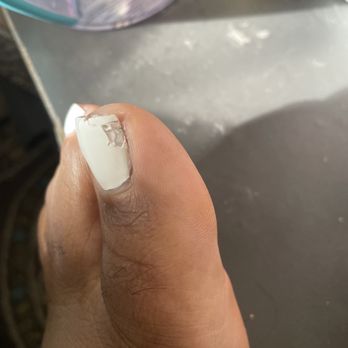 Lavish Nails & Spa - Cracked polish after 1 day - Nail Salons Near Me - Vallejo, California