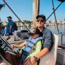 Sand Dollar Boat Rentals - Leaving the dock