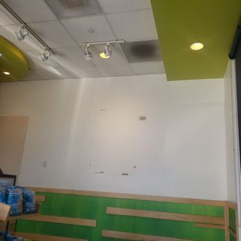 Jamba - What was on the wall? Doesn't take much to paint or cover with a picture.  Makes the place look shabby. - Juice Bars & Smoothies Near Me - Fontana, California