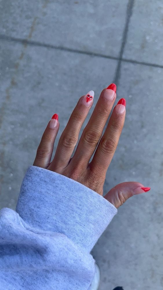Queen Pearl Nails Logo