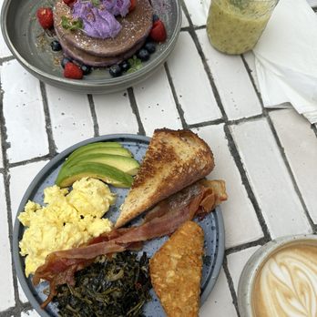 Blue Whale - Ube Pancakes & Blue Whale Brekky Lavender Matcha Lemonade & Latte - Cafes Near Me - La Jolla, California Blue Whale - Ube Pancakes & Blue Whale Brekky Lavender Matcha Lemonade & Latte - Cafes Near Me - La Jolla, California