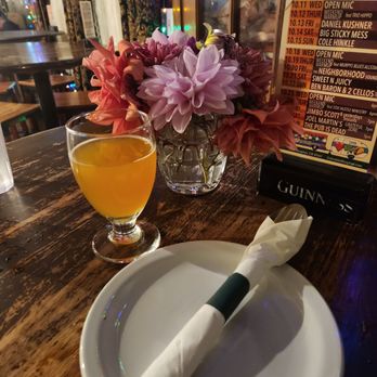 Murphys Irish Pub - Before the food - Irish Pub Near Me - Murphys, California