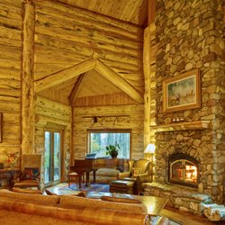 Bentwood Inn - Our great room - enjoy a game of Monopoly or sit and chat with other guests and your hosts over a glass of wine..