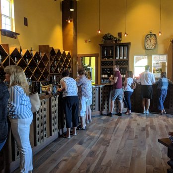 Robert Renzoni Vineyards - Tasting bar at Renzoni - Wineries Near Me - Temecula, California