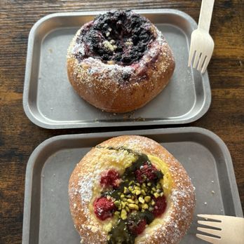 WILD BUNS BAKERY - Raspberry/ pistachio pastry & blueberry pastry - Patisserie/Cake Shop Near Me - Florence, FI WILD BUNS BAKERY - Raspberry/ pistachio pastry & blueberry pastry - Patisserie/Cake Shop Near Me - Florence, FI