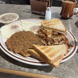 The Cafe at Bellevue - CFS and Eggs...so good!