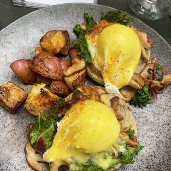 Moondog Cafe & Bakery - Veggie Bene - Cafes Near Me - Key West, Florida Moondog Cafe & Bakery - Veggie Bene - Cafes Near Me - Key West, Florida