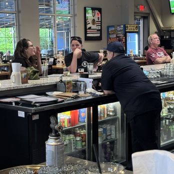 Hillgrove Tap - Bartender paying attention to women instead of all customers. - Bars Near Me - Tinley Park, Illinois Hillgrove Tap - Bartender paying attention to women instead of all customers. - Bars Near Me - Tinley Park, Illinois