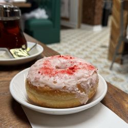 The White Sheep - Berry donut
