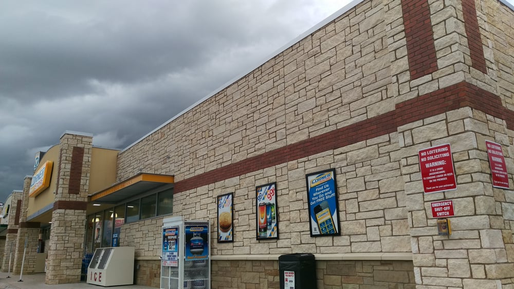 Valero Corner Store Logo