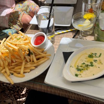 Perch - Perch Truffle Cheese Fries with white cheddar pecorino fondue. A must! - Lounges Near Me - Los Angeles, California Perch - Perch Truffle Cheese Fries with white cheddar pecorino fondue. A must! - Lounges Near Me - Los Angeles, California
