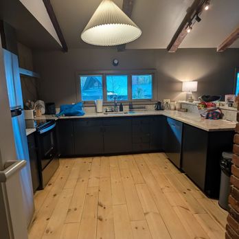 AWOL Stowe - Kitchen in the 2 bedroom apartment - Hotels Near Me - Stowe, Vermont
