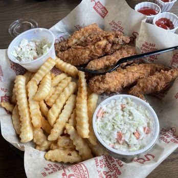 Huey Magoo's - 5 tender basket - Chicken Shop Near Me - Centerville, Ohio