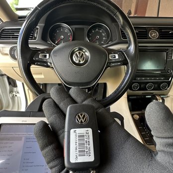 Kailua Locks & Keys - VW Passat 2017
Key replacement - Keys & Locksmiths Near Me - Kailua, Hawaii Kailua Locks & Keys - VW Passat 2017
Key replacement - Keys & Locksmiths Near Me - Kailua, Hawaii