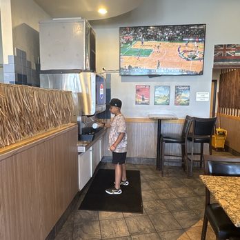 Aloha Hawaiian BBQ - beautiful decorations - Hawaiian Near Me - Tustin, California