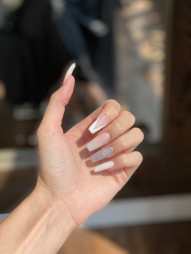 FANCY NAILS Updated August 2024 24 Photos & 21 Reviews 220 E 2nd