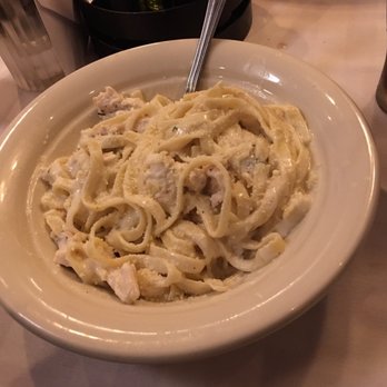 Maggiano's - Fettuccine Alfredo w/chicken. - Italian Near Me - Cincinnati, Ohio Maggiano's - Fettuccine Alfredo w/chicken. - Italian Near Me - Cincinnati, Ohio