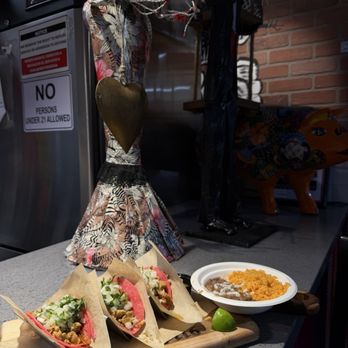911 Taco Bar Shop - Chicken 3 Tacos Combo Plate - Tacos Near Me - Las Vegas, Nevada 911 Taco Bar Shop - Chicken 3 Tacos Combo Plate - Tacos Near Me - Las Vegas, Nevada