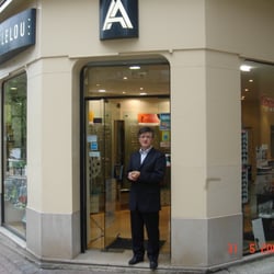 Alain Afflelou - Patrice BERNASCONI devant sa boutique AFFLELOU