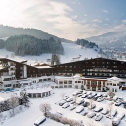 Sporthotel Ellmau - Sporthotel Ellmau in Tirol Winteransicht
