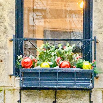 Gold Coast - Gorgeous window decorations-2020 - Local Flavor Near Me Gold Coast - Gorgeous window decorations-2020 - Local Flavor Near Me