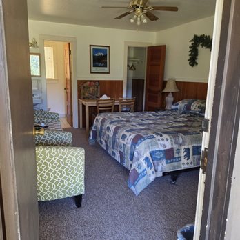 Lassen Mineral Lodge - Room 27 - Hotels Near Me - Mineral, California Lassen Mineral Lodge - Room 27 - Hotels Near Me - Mineral, California