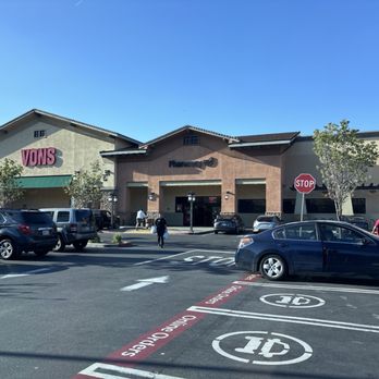 Vons - Grocery order pick up! Thank you Vons!! - Grocery Near Me - Temescal Valley, California