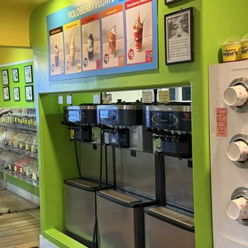 Yoloberry Yogurt - Self serve station - Ice Cream & Frozen Yogurt Near Me - Davis, California