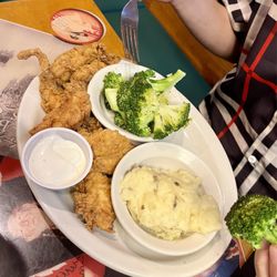 Texas Roadhouse - Chicken Critters With Masked Potatoes & Broccoli