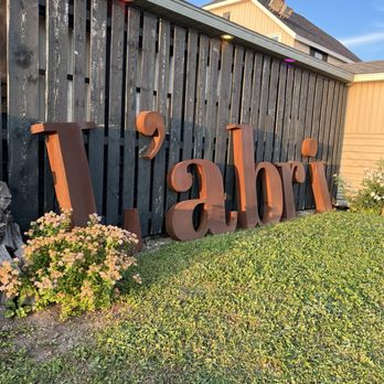 L'abri cafe, restaurant et bar - L'abri welcome sign. - Canadian (New) Near Me - Cheticamp, Nova Scotia